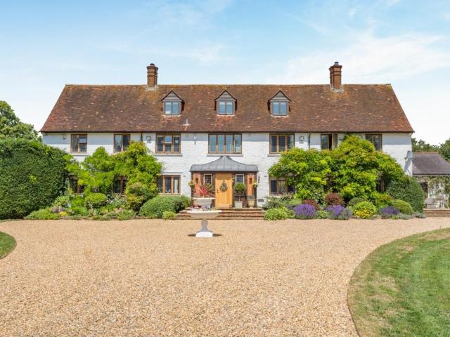 6 bedroom detached house for sale