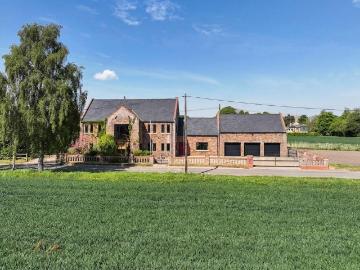 6 bedroom detached house for sale