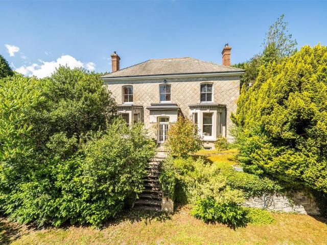 6 bedroom detached house for sale