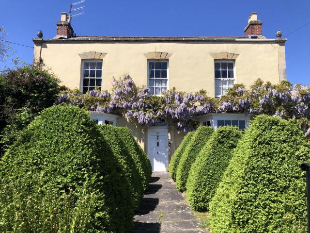 6 bedroom detached house for sale