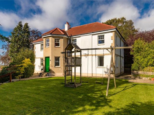 6 bedroom detached house for sale