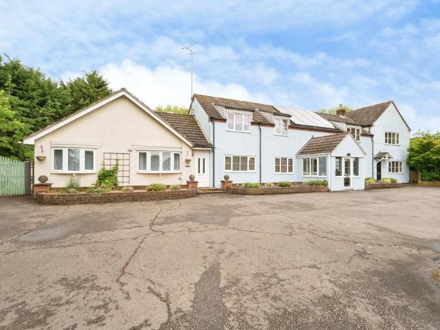 6 bedroom detached house for sale
