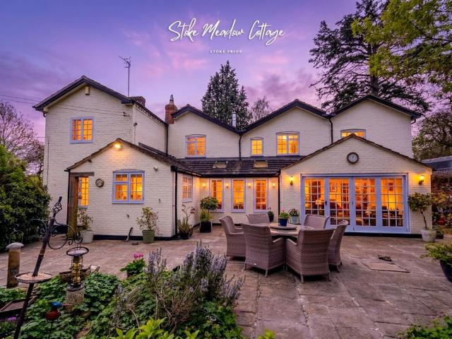 6 bedroom detached house for sale