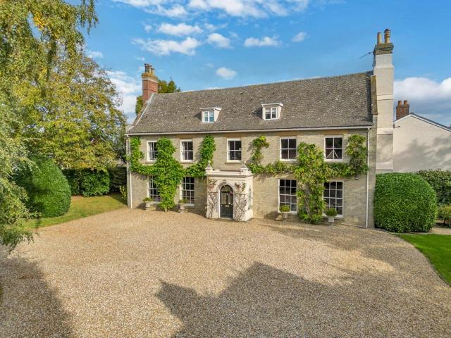 6 bedroom detached house for sale