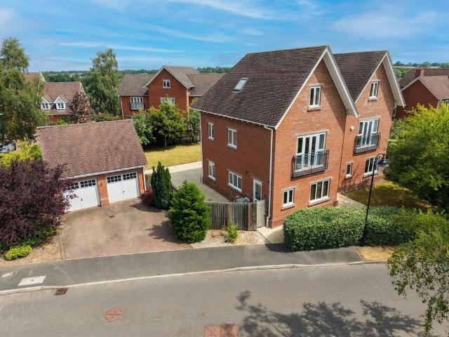 6 bedroom detached house for sale