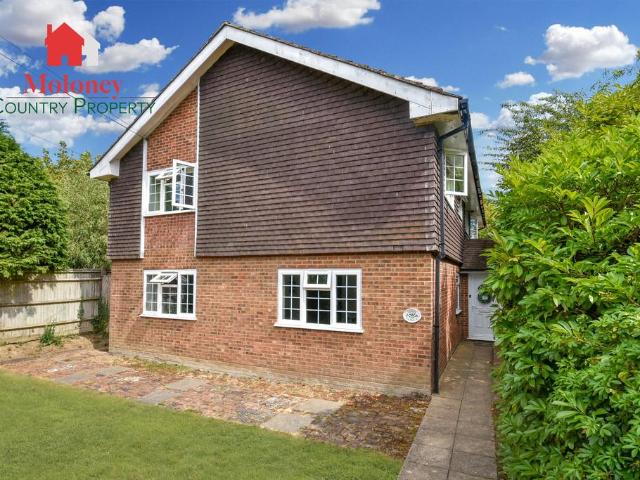6 bedroom detached house for sale
