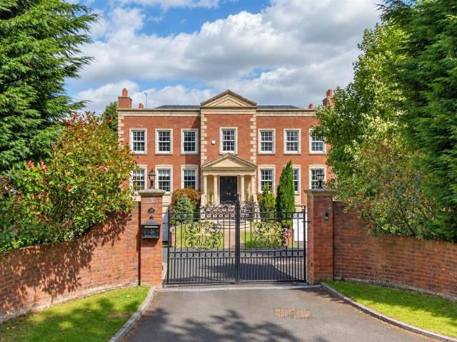 6 bedroom detached house for sale