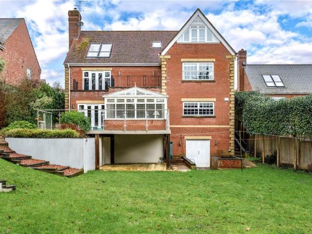 6 bedroom detached house for sale