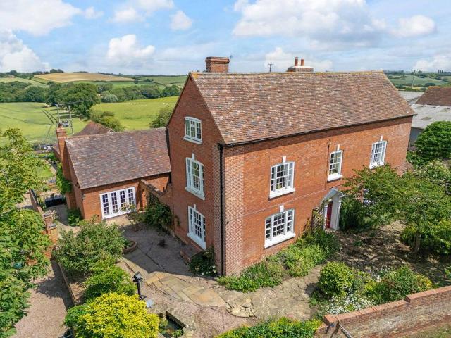 6 bedroom detached house for sale