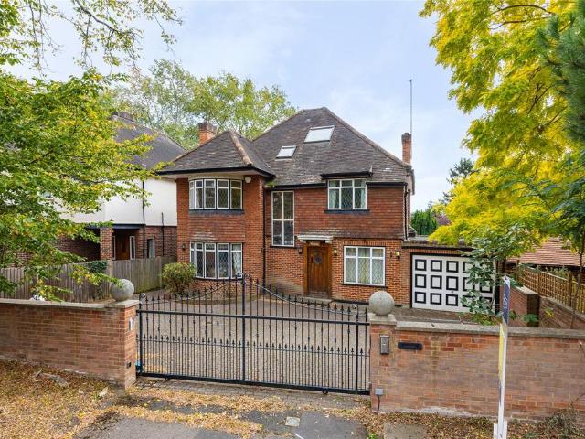 6 bedroom detached house for sale
