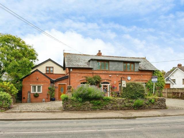6 bedroom detached house for sale