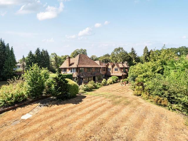 6 bedroom detached house for sale