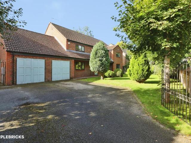 6 bedroom detached house for sale