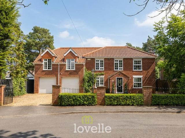 6 bedroom detached house for sale
