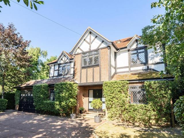 6 bedroom detached house for sale