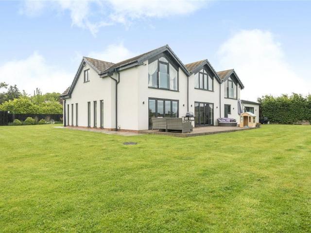 6 bedroom detached house for sale