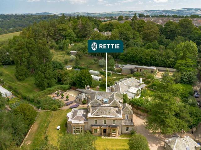 6 bedroom detached house for sale