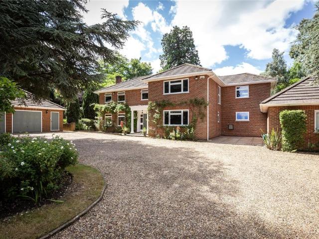 6 bedroom detached house for sale