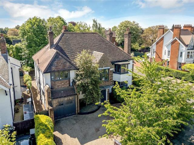 6 bedroom detached house for sale