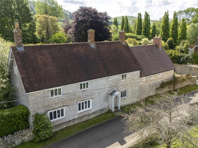 6 bedroom detached house for sale
