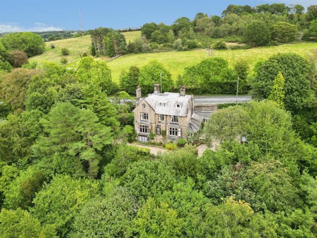 6 bedroom detached house for sale