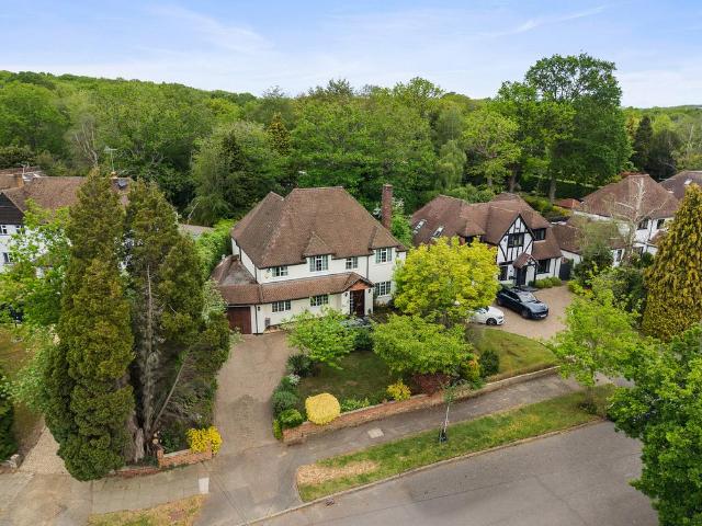 6 bedroom detached house for sale