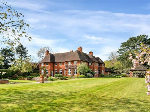 6 bedroom detached house for sale