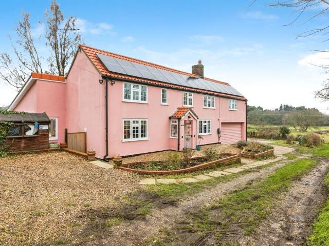 6 bedroom detached house for sale