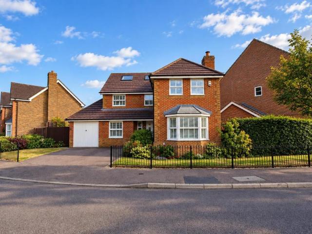6 bedroom detached house for sale