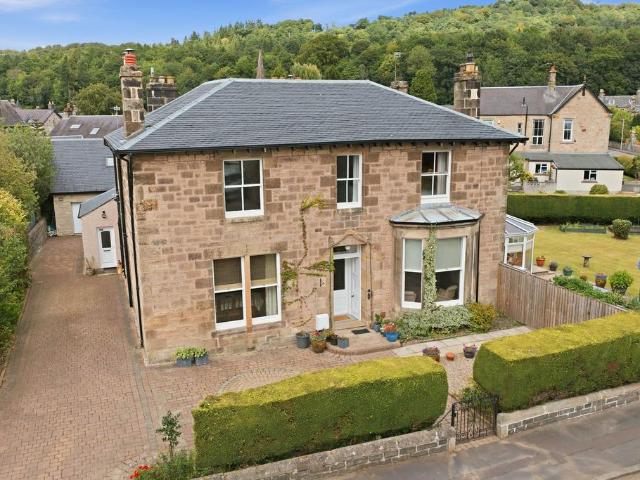 6 bedroom detached house for sale