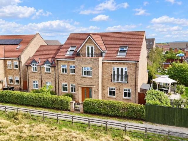 6 bedroom detached house for sale