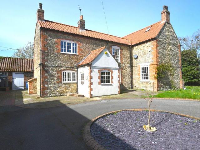 6 bedroom detached house for sale