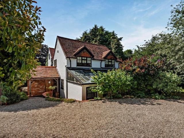 6 bedroom detached house for sale