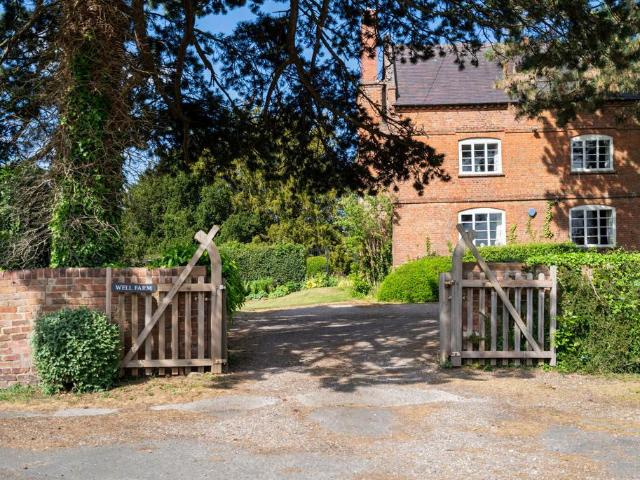 6 bedroom detached house for sale