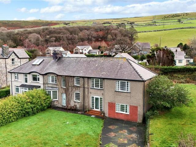 6 bedroom detached house for sale