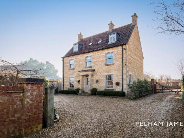 6 bedroom detached house for sale