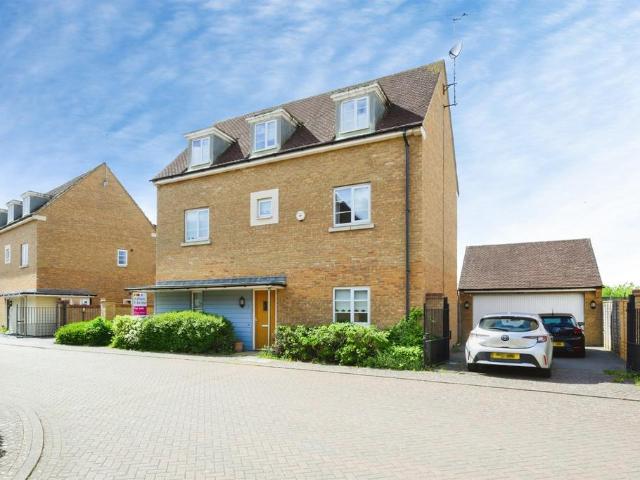 6 bedroom detached house for sale