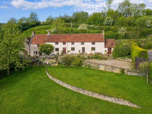 6 bedroom detached house for sale