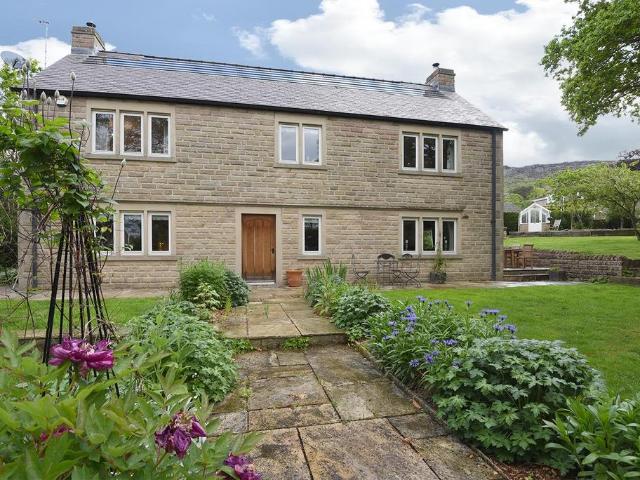 6 bedroom detached house for sale