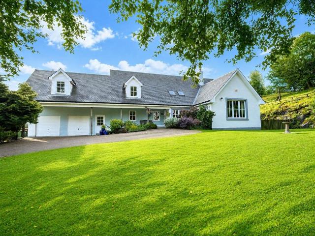 6 bedroom detached house for sale