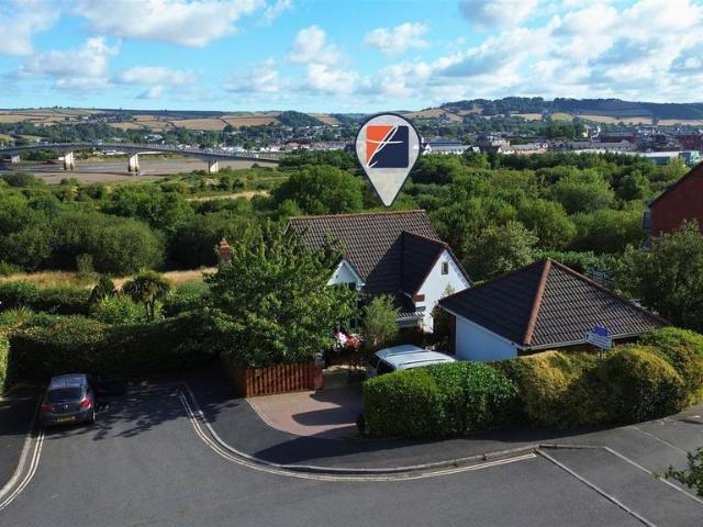 6 bedroom detached house for sale