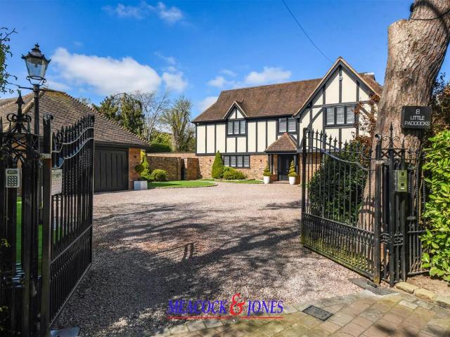 6 bedroom detached house for sale