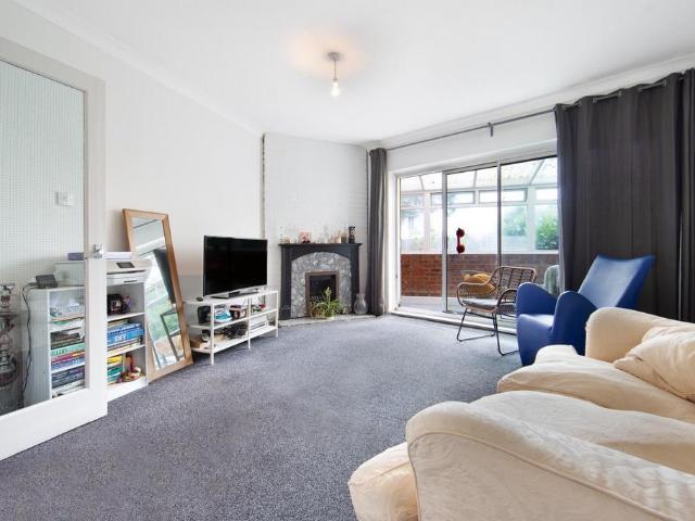 6 bedroom detached house for sale