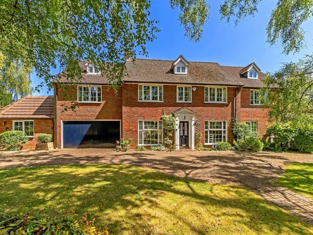 6 bedroom detached house for sale