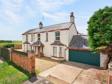 6 bedroom detached house for sale