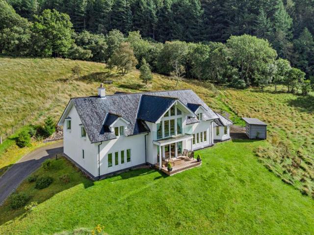 6 bedroom detached house for sale