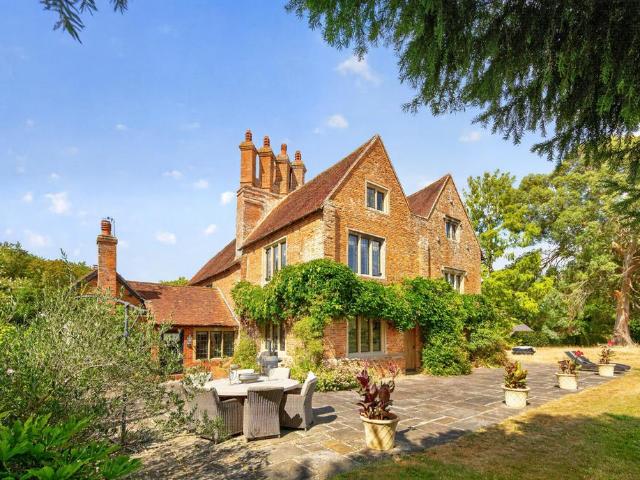 6 bedroom detached house for sale
