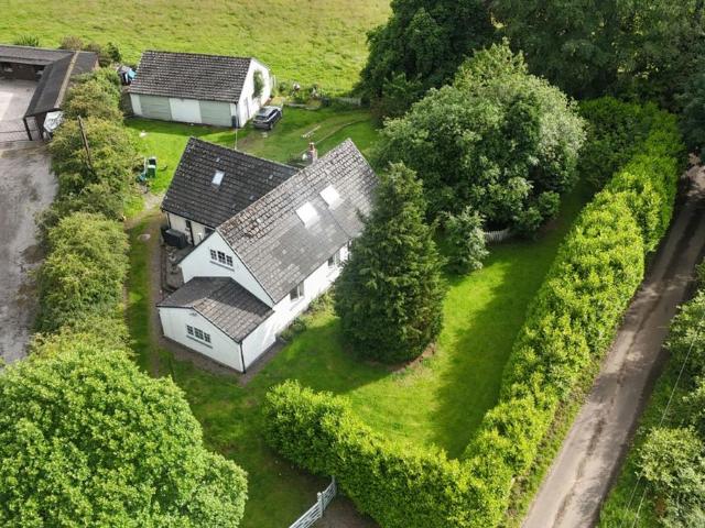 6 bedroom detached house for sale