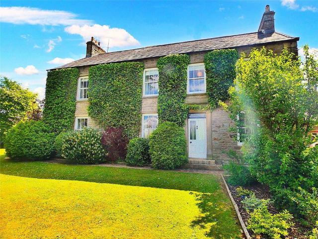 6 bedroom detached house for sale