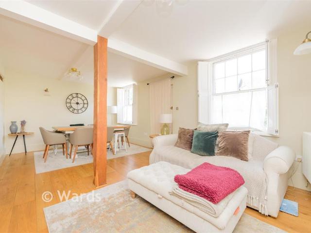 6 bedroom detached house for sale